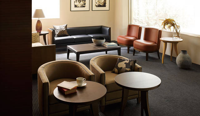 <strong>Cassina ixc.｜カッシーナ・イクスシー</strong>　「SOUS BOIS （スーボア サイドテーブル）」　デザイン｜Philippe Hurel （フィリップ・ユーレル）