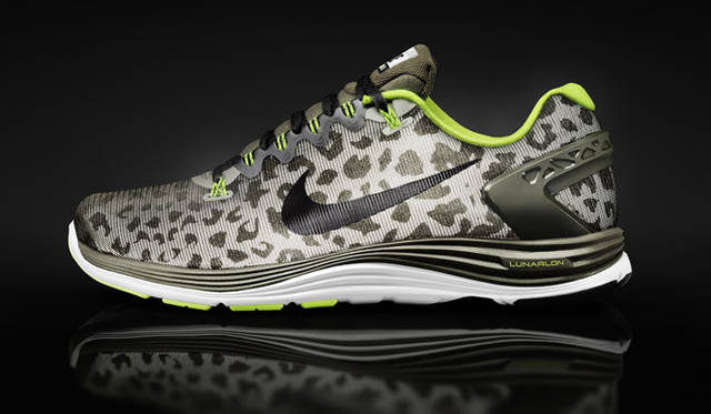 <strong>NIKE｜ナイキ</strong>　「ナイキ ルナグライド+ 5 シールド」は、緩めから中程度のオーバープロネーションのランナー向けに、ルナロン、ダイナミックサポート、ナイキフライワイヤーの各テクノロジーを用いて優れたクッション性とサポート性を提供する。「ナイキ ルナグライド+ 5 シールド」1万2915円