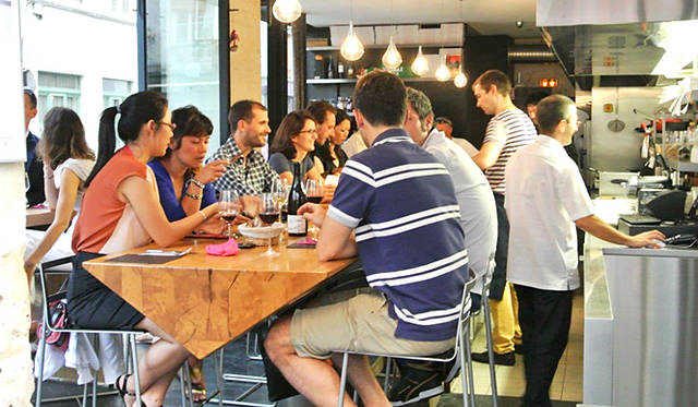 「ピエール・サング・イン・オベルカンフ」の内観。連日行列が絶えない話題のレストランだ