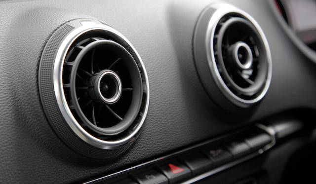 円を基調にしてデザインされたエアコンのエアアウトレットなどは、先代モデルとのつながりを意識させてくれる。こうしたデザインモチーフの流用は、代替えユーザーにとっても嬉しい配慮だろう