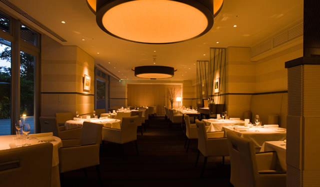 会場となる「レストラン アイ」の内観