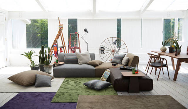 <strong>arflex｜アルフレックス</strong>　2013年秋冬ニューモデル　<strong>ソファ「MERCADO（メルカド）」</strong>　オプションクッションにより、座り心地や奥行きを自在に調整できる