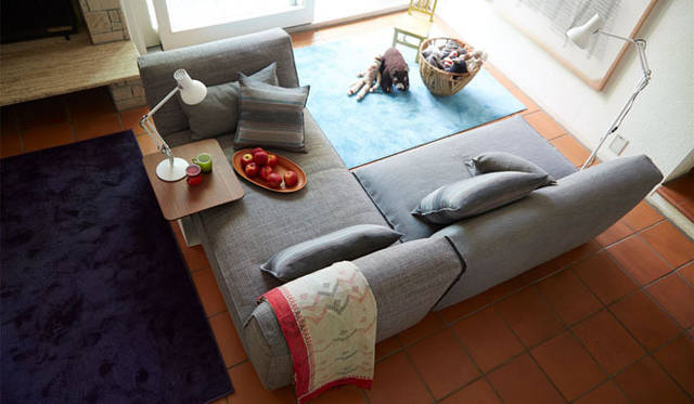 <strong>arflex｜アルフレックス</strong>　2013年秋冬ニューモデル　<strong>ソファ「MERCADO（メルカド）」</strong>　ユニークなツインシートバックユニットを組み込んだ、ダイナミックなレイアウトも可能 