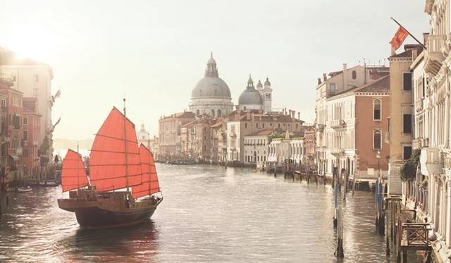 <strong>LOUIS VUITTON｜ルイ・ヴィトンのTVCMにデヴィッド・ボウイが登場</strong> ©LOUIS VUITTON