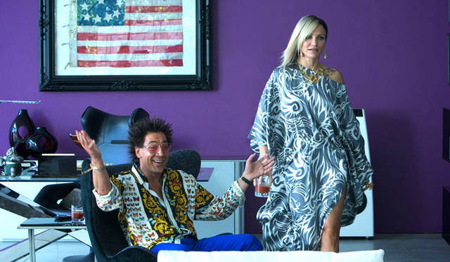 カウンセラーの友人で派手好きな実業家、ライナーを演じたハビエル・バルデム（左）と、彼と同棲中の愛人、マルキナを演じたキャメロン・ディアス　©2013 Twentieth Century Fox