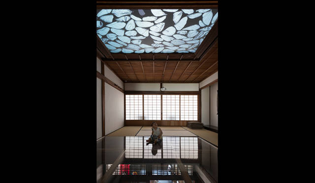 <strong>AT ART UWAJIMA 2013</strong>　愛媛県宇和島市「木屋旅館」 建築｜永山祐子建築設計、映像｜束芋