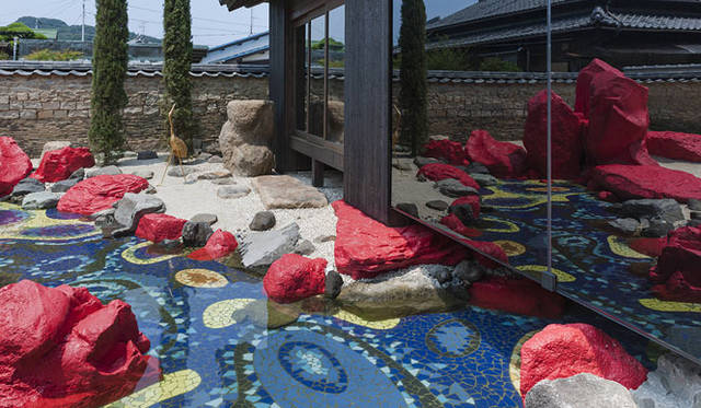 <strong>豊島（てしま）「豊島横尾館」</strong>