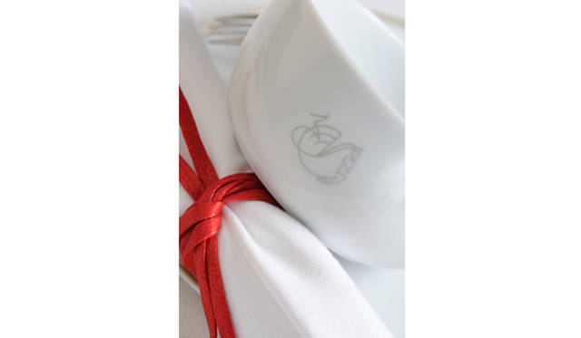 現在ファーストクラスで使用されている食器　Photograph by DELAPIERRE Patrick