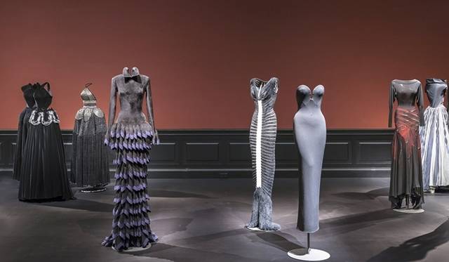 <strong>ART FILE 26｜「Alaïa （アライア）」</strong>　© Pierre Antoine