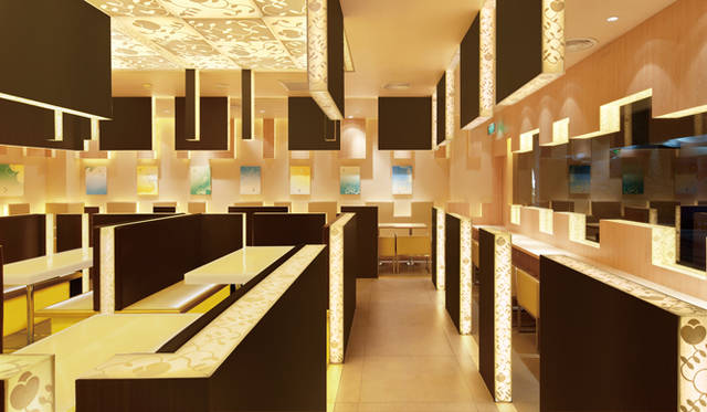 <strong>西澤明洋（EIGHT BRANDING DESIGN）</strong>　nana’s green tea（2006～）　自由が丘に本店を構える抹茶カフェブランド