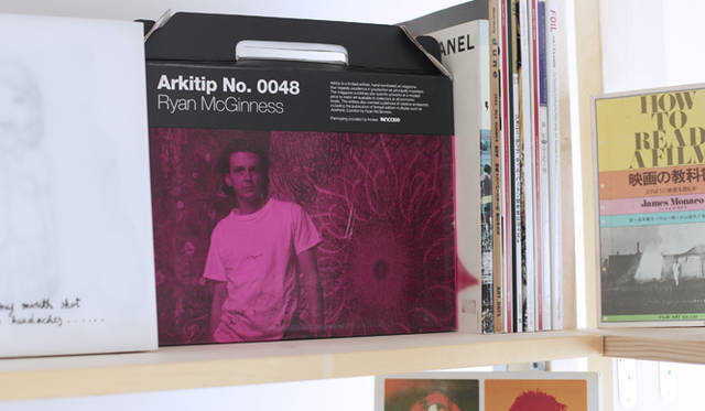 3Fのリビングにはアート、カルチャー、音楽、映画関連の書籍が並ぶ