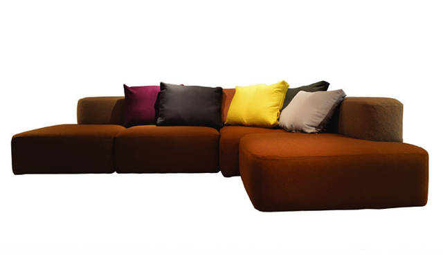 <strong>REPUBLIC OF FRITZ HANSEN STORE</strong>　専門店限定ソファ「minä perhonen×ALPHABET SOFA™」　青山店展示バージョン　価格｜125万円（税・送料別）