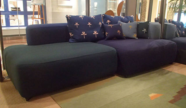 <strong>REPUBLIC OF FRITZ HANSEN STORE</strong>　専門店限定ソファ「minä perhonen×ALPHABET SOFA™」　大阪店展示バージョン　価格｜72万5000円（税・送料別）