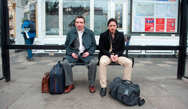 ジェームズ・マカヴォイ演じるブルース・ロバートの唯一の親友、クリフォード・ブレイジーをエディ・マーサンが味のある演技で見せる　©2013 Lithium Picture Limited.