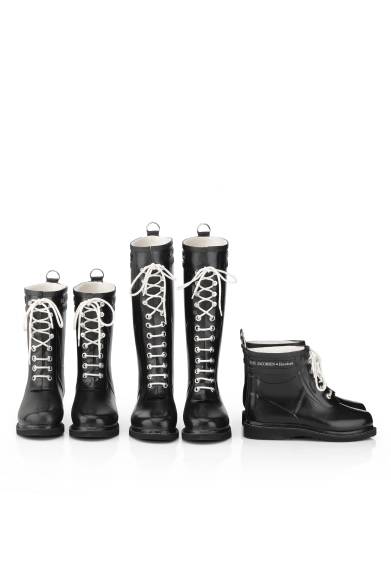 <strong>ILSE JACOBSEN HORNBAEK｜イルセ ヤコブセン・ホーンバック ポップアップストア</strong><br /><br />スタイリッシュなデザインと抜群の履き心地を両立させたラバーブーツで人気のデンマーク発イルセ ヤコブセン・ホーンバックが、東急百貨店本店にてポップアップストアをオープンする。<br /><br />イルセ・ヤコブセン ポップアップストア<br />場所｜東急百貨店 本店<br />期間｜11月14日（木）～11月28日（木）<br />東京都渋谷区渋谷2-24-1 <br /><br />ベルグート<br />Tel.0561-76-9742<br />http://shop-bg.jp/ 