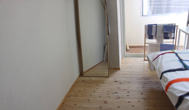 <strong>Yoko Ueno Lewis｜暮らしノート｜木と暮らす raw wood, slow life and less design </strong>　珪藻土MPパウダーの原料のメソポア珪藻土は、調湿機能に非常に優れた珪藻土で、北海道で採掘されている　http://www.minnano-tane.net/