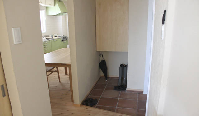 <strong>Yoko Ueno Lewis｜暮らしノート｜木と暮らす raw wood, slow life and less design </strong>　すべて株式会社レジナがプロデュースするオールアース住宅の仕様　http://www.all-earth.net/basic/materials.html