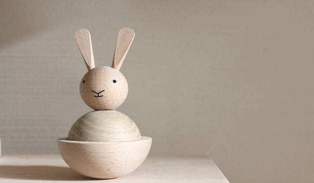 <strong>Yoko Ueno Lewis｜暮らしノート｜木と暮らす raw wood, slow life and less design </strong>　デンマークのデザインファームOYOYの仕事で、コンセプトはスキャンディナビアとジャパンの感性の融合<strong></strong>