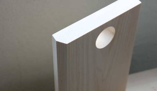 <strong>Yoko Ueno Lewis｜暮らしノート｜木と暮らす raw wood, slow life and less design </strong>　最近の自作のエッジにこだわったカッティングボード