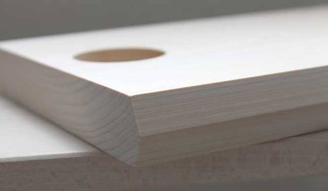 <strong>Yoko Ueno Lewis｜暮らしノート｜木と暮らす raw wood, slow life and less design </strong>　最近の自作のエッジにこだわったカッティングボード