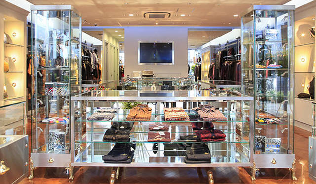 <strong>Vivienne Westwood｜ヴィヴィアン・ウエストウッド</strong>　ヴィヴィアン・ウエストウッド マン 表参道店