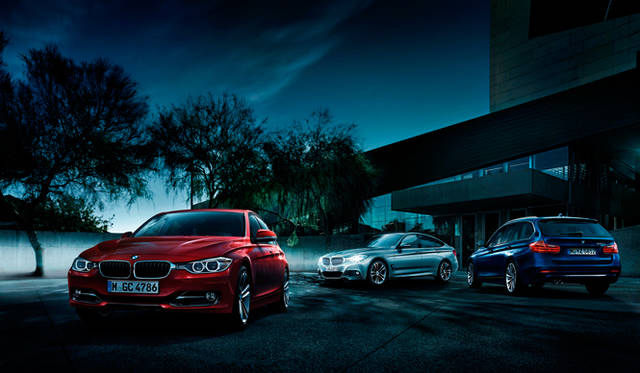 広い駐車場で自車がみつからないときには、ヘッドライト点灯機能で素早く見つけることができる