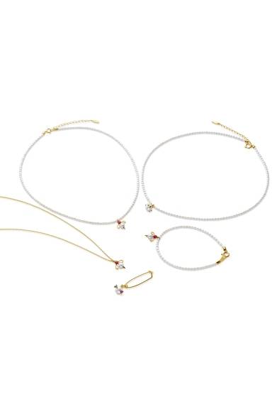 <strong>TASAKI｜クリスマスを盛り上げる「パーリー ナイトフェア」開催</strong><br /><br />「bugs on parade」（ピンから時計回り）<br /><br />チャーム zinger＆ピン <br /> YG K18 淡水真珠、ルビーサファイア／YG K18<br />価格｜5万4600円、1万4700円 <br /><br />チャーム beeper＆ペンダント<br />YG K18 淡水真珠、ルビー／YG K18<br />価格｜5万4600円、3万1500円 （45cm）/  4万3050円 （60cm）<br /><br />パールネックレス beeper<br />YG K18，淡水真珠 ケシ、 ルビー<br />価格｜9万6600円 <br /><br />パールネックレス　waddler<br />YG K18 淡水真珠 ケシ<br />価格｜9万300円 <br /><br />パールブレスレット beeper <br />YG K18，淡水真珠 ケシ、 ルビー<br />価格｜7万5600円<br /><br />