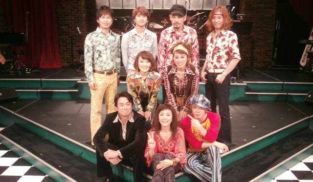 メインキャストの5人とバンドメンバー