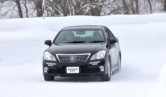 4WD仕様の新型クラウンにも試乗した