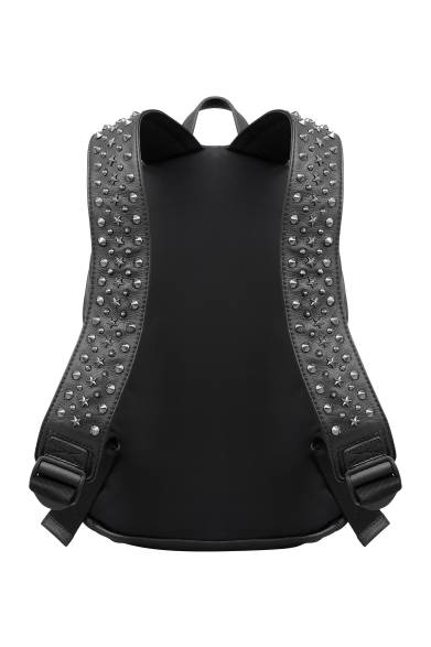 <strong>GIVENCHY BY RICCARDO TISCI｜メンズ、ウィメンズともに日本限定の新作バッグが登場</strong><br /><br />BACKPACK WITH STUDS <br />色｜ガンメタル<br />サイズ｜W30×H44×D18 cm <br />価格｜13万9650円<br /> <br />サードカルチャー<br />Tel.03-5448-9138
