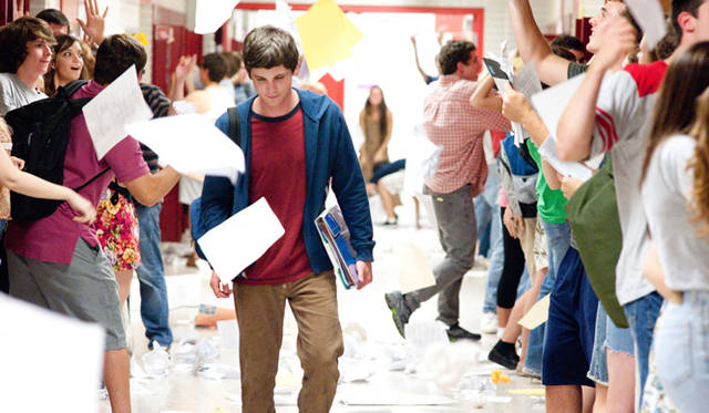 主人公チャーリーを演じたローガン・ラーマン　© 2013 Summit Entertainment, LLC. All Rights Reserved.