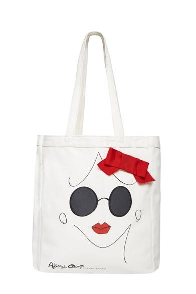 <strong>alice + olivia｜アリス アンド オリビア、待望のフラッグシップストア誕生</strong><br /><br />トートバッグ<br />価格｜7350円<br /><br />アリス アンド オリビア 表参道店<br />オープン日｜12月5日（木）<br />Tel. 03-3486-0502（12月5日開通）<br />東京都渋谷区神宮前6-2-9<br />ミナガワビル１階、2階<br />営業時間｜11:00～20:00<br />不定休