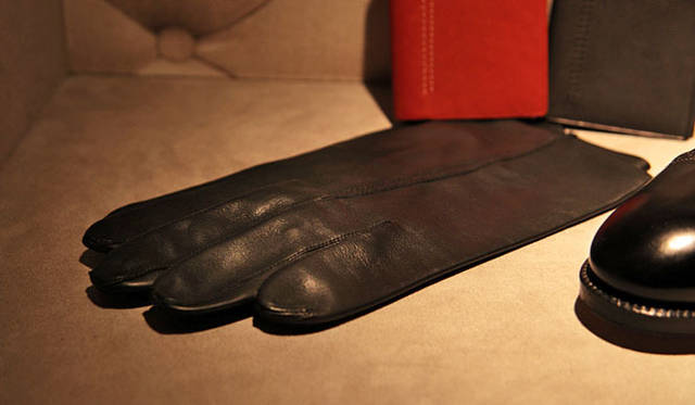 <strong>JOHN LOBB｜ジョンロブ</strong>　アウターグローブ5万4600円（ジョンロブ）