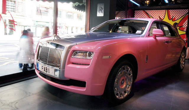 FAB 1 Millionは、ハロッズに展示されたこともある