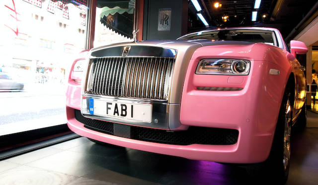 FAB 1 Millionは、ハロッズに展示されたこともある