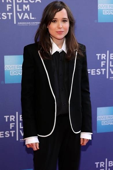 <strong>Ellen Page｜エレン・ペイジ</strong><br /><br />ニューヨークで開催されたトライベッカ・フィルム・フェスティバルに、女優のエレン・ペイジがサンローランのスーツで登場。彼女のスイートな顔立ちと辛口コーディネイトのマッチングが絶妙！<br /><br />Courtesy of Saint Laurent