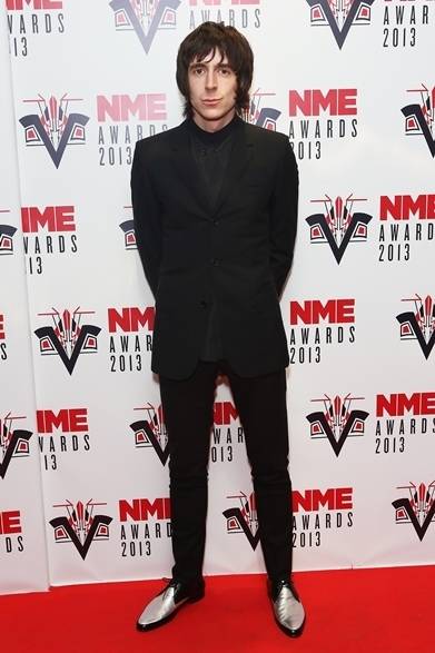 <strong>MILES KANE｜マイルズ・ケイン </strong><br /><br />「NMEアワード」に登場したロック アーティストのマイルズ・ケインはすべてサンローランのアイテムをコーディネイト！<br /><br />Photo Courtesy of Saint Laurent