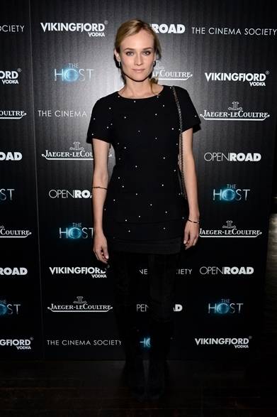 <strong>Diane Kruger｜ダイアン・クルーガー</strong><br /><br />映画「The Host（ザ・ホスト）」のスクリーニングにダイアン・クルーガーが登場。ブラックのミニスカートにパールがあしらわれたシャネルのブラックドレスを合わせ、カジュアルさと華やかさを併せ持つナイス スタイリングを披露！<br /><br />© CHANEL 