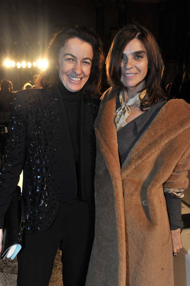 <strong>LAUDOMIA PUCCI & CARINE ROITFELD｜ラウドミア・プッチ＆カリーヌ・ロワトフェルド</strong><br />左はエミリオ・プッチのイタリア本社、副会長兼イメージ・ディレクターのラウドミア・プッチ、『ハーパーズ・バザー』グローバル・ファッション・ディレクターのカリーヌ・ロワトフェルドとともに。