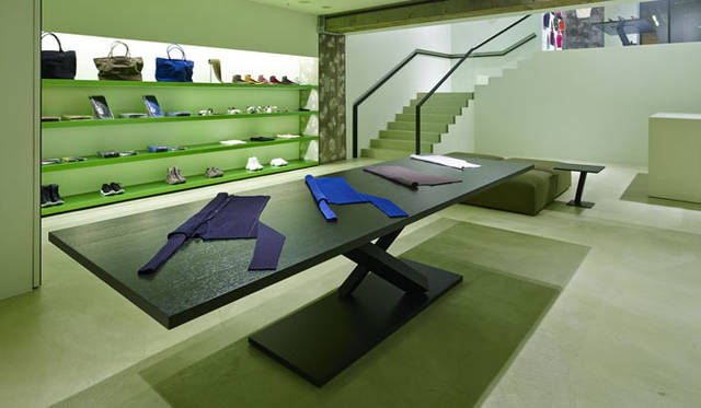 <strong>ISSEY MIYAKE｜イッセイ ミヤケ</strong>　「REALITY LAB. ISSEY MIYAKE（リアリティ・ラボ イッセイ ミヤケ）」© 2013 ISSEY MIYAKE INC.　「HOMME PLISSÉ ISSEY MIYAKE（オム プリッセ イッセイ ミヤケ）」