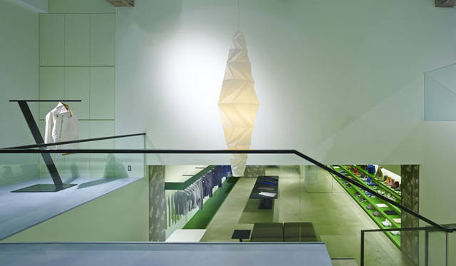 <strong>ISSEY MIYAKE｜イッセイ ミヤケ</strong>　「REALITY LAB. ISSEY MIYAKE（リアリティ・ラボ イッセイ ミヤケ）」© 2013 ISSEY MIYAKE INC.　