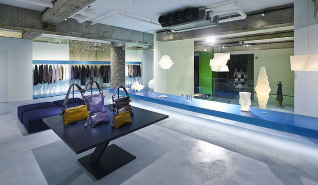 <strong>ISSEY MIYAKE｜イッセイ ミヤケ</strong>　「REALITY LAB. ISSEY MIYAKE（リアリティ・ラボ イッセイ ミヤケ）」© 2013 ISSEY MIYAKE INC.　「132 5. ISSEY MIYAKE（132 5. イッセイ ミヤケ）」