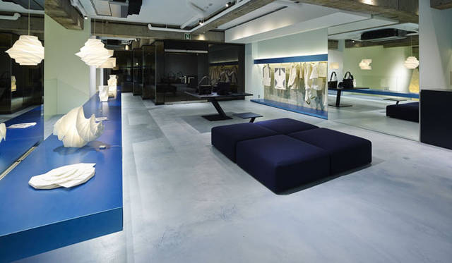 <strong>ISSEY MIYAKE｜イッセイ ミヤケ</strong>　「REALITY LAB. ISSEY MIYAKE（リアリティ・ラボ イッセイ ミヤケ）」© 2013 ISSEY MIYAKE INC.　「132 5. ISSEY MIYAKE（132 5. イッセイ ミヤケ）」