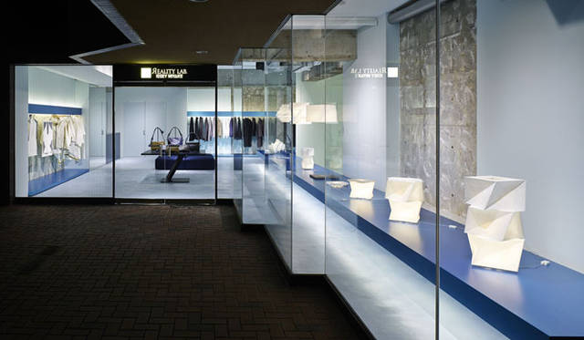 <strong>ISSEY MIYAKE｜イッセイ ミヤケ</strong>　「REALITY LAB. ISSEY MIYAKE（リアリティ・ラボ イッセイ ミヤケ）」© 2013 ISSEY MIYAKE INC.　「IN-EI ISSEY MIYAKE（陰翳 イッセイ ミヤケ）」