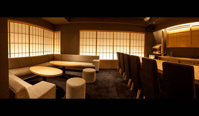 <strong>銀座八丁目「Salonたかはし」</strong>　内装・設計は、京都を本拠地に店舗デザイン・設計をおこなうNDSの永田正彦氏