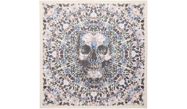 <strong>ALEXANDER McQUEEN｜アーティスト、ダミアン・ハーストとのコラボスカーフを限定発売中</strong>　Damien Hirst & Alexander McQueen Scarf Collection. Photography by Sølve Sundsbø courtesy of Alexander McQueen