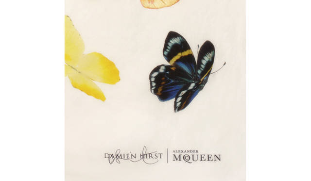<strong>ALEXANDER McQUEEN｜アーティスト、ダミアン・ハーストとのコラボスカーフを限定発売中</strong>　Damien Hirst & Alexander McQueen Scarf Collection. Photography by Sølve Sundsbø courtesy of Alexander McQueen
