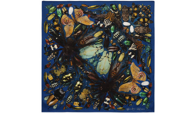 <strong>ALEXANDER McQUEEN｜アーティスト、ダミアン・ハーストとのコラボスカーフを限定発売中</strong>　Damien Hirst & Alexander McQueen Scarf Collection. Photography by Sølve Sundsbø courtesy of Alexander McQueen
