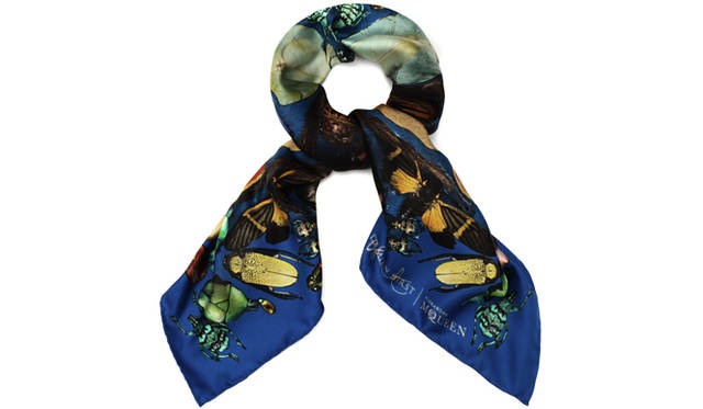 <strong>ALEXANDER McQUEEN｜アーティスト、ダミアン・ハーストとのコラボスカーフを限定発売中</strong>　Damien Hirst & Alexander McQueen Scarf Collection. Photography by Sølve Sundsbø courtesy of Alexander McQueen