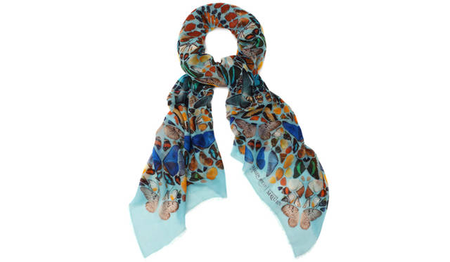 <strong>ALEXANDER McQUEEN｜アーティスト、ダミアン・ハーストとのコラボスカーフを限定発売中</strong>　Damien Hirst & Alexander McQueen Scarf Collection. Photography by Sølve Sundsbø courtesy of Alexander McQueen